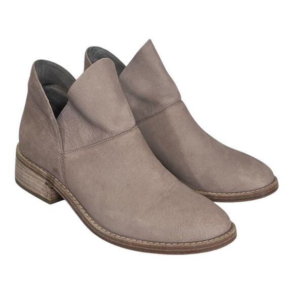 Eileen Fisher | Leather Leaf Bootie in Barley 5.5 - Picture 4 of 10